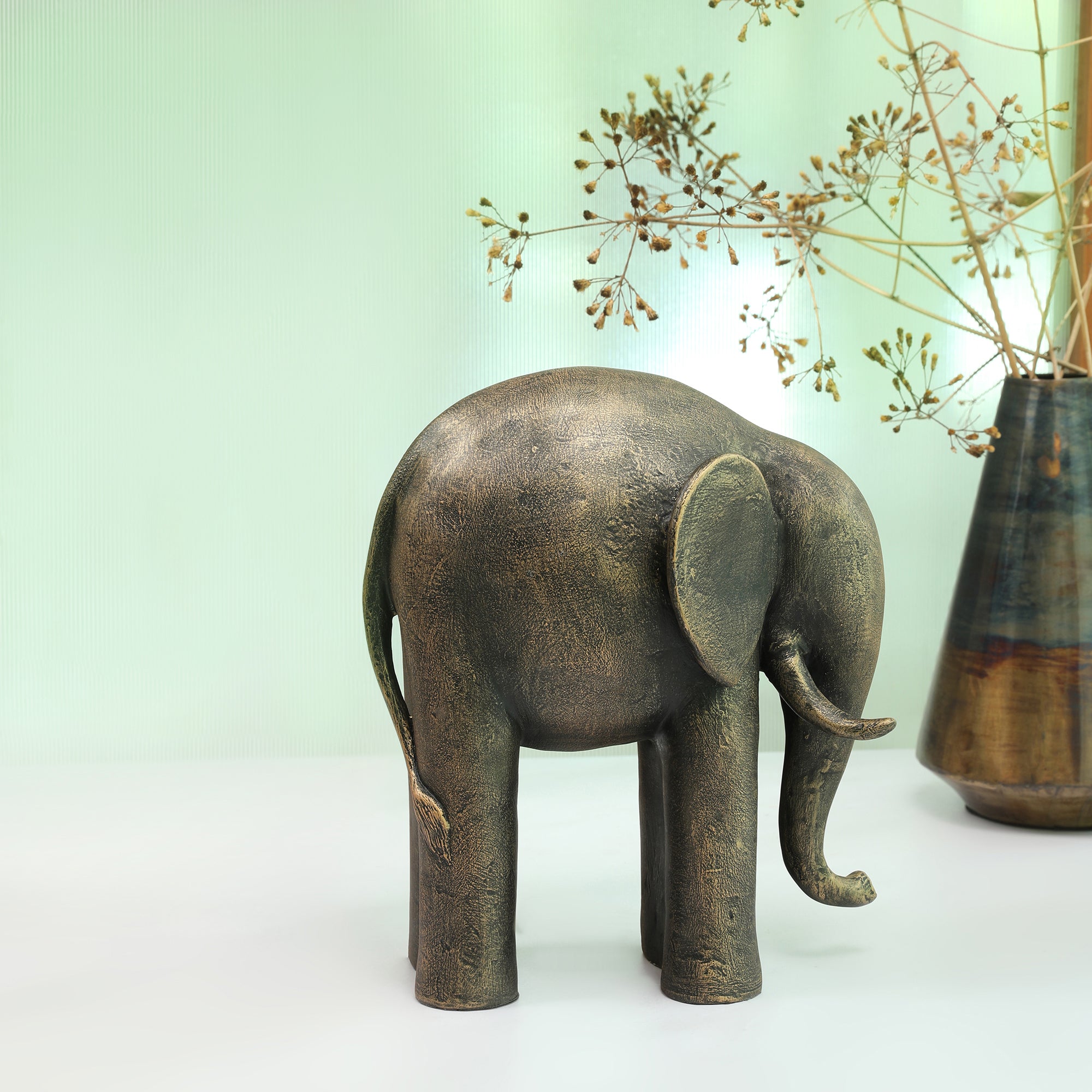 Stella Antique Finish Polyresin Elephant Table D&eacute;cor