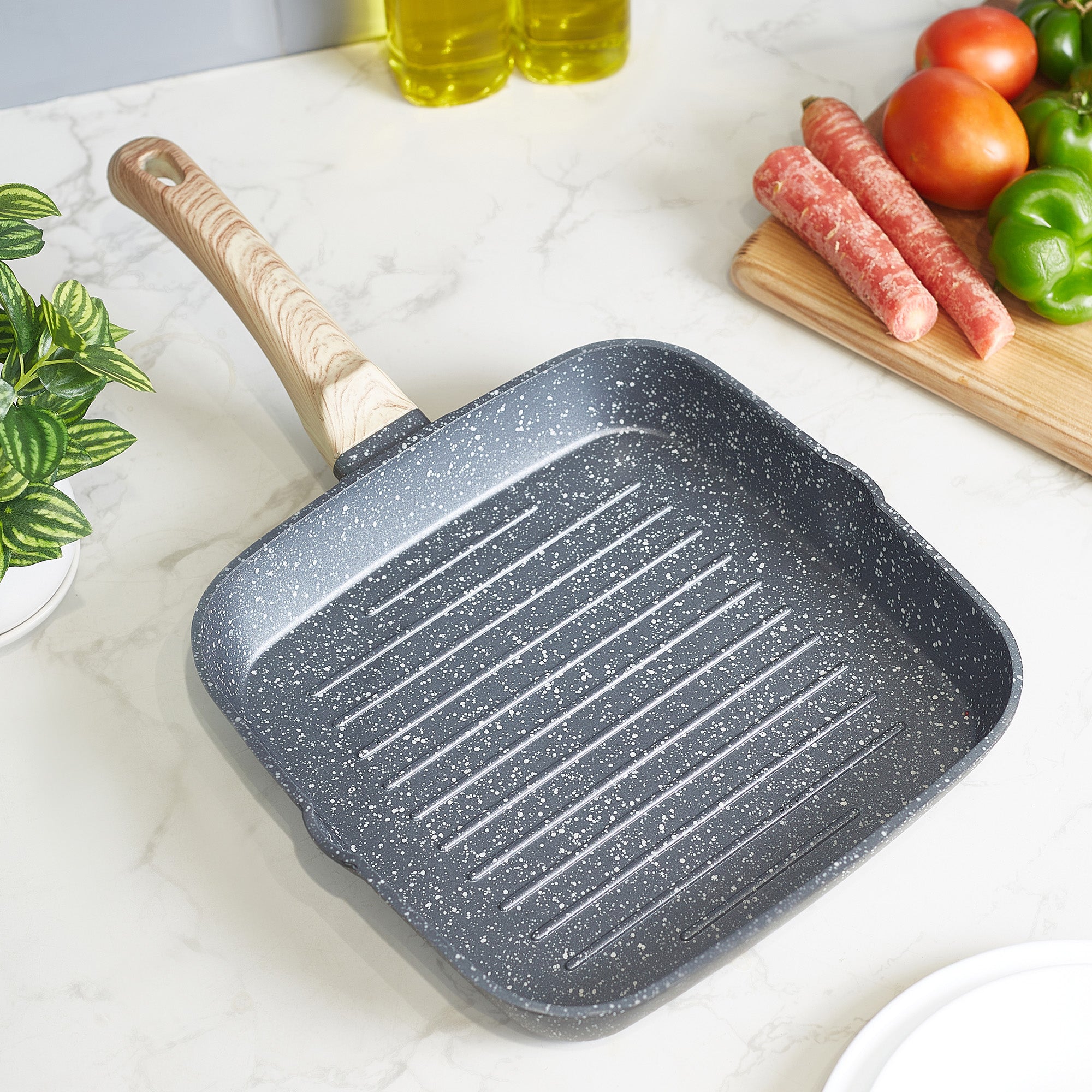 MasterCook+ 100% Virgin Aluminium Die-Cast Square Grill Pan 24 Cm in Black & Wood Colour