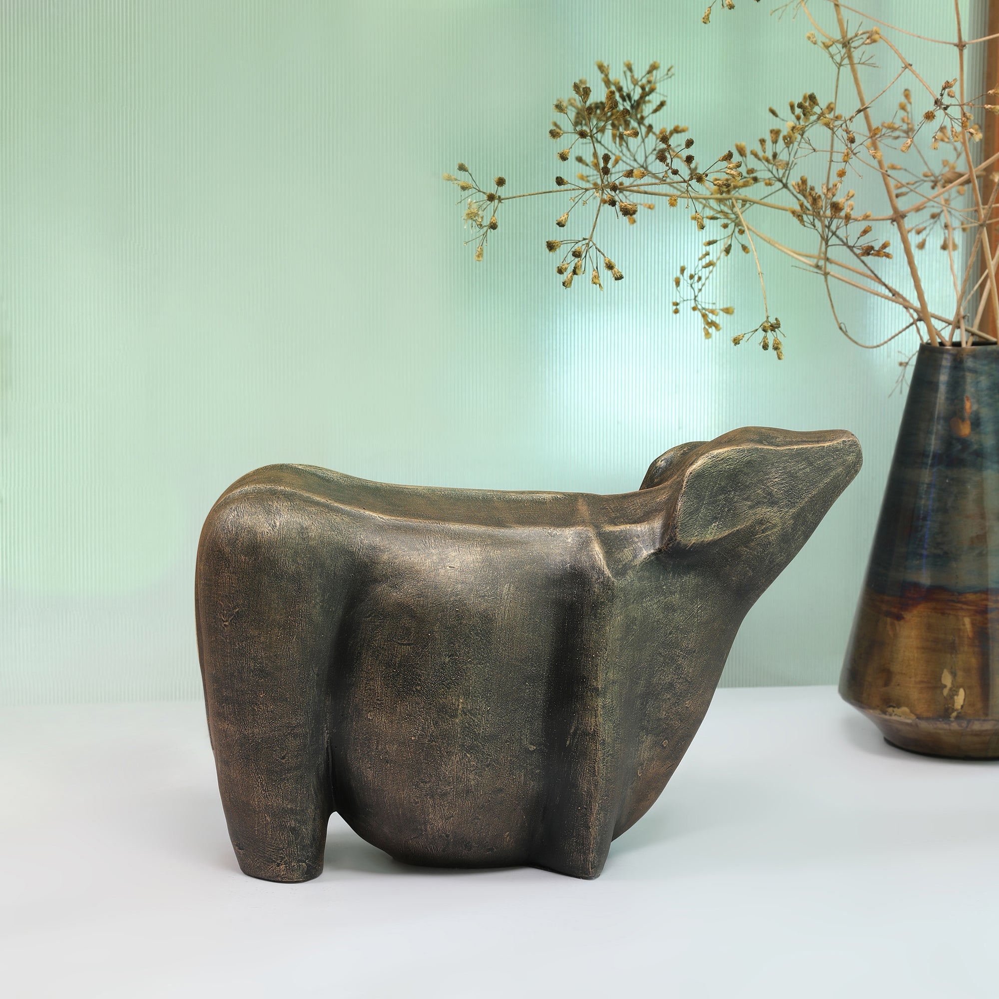 Stella Antique Finish Polyresin Contemporary Cow Table D&eacute;cor
