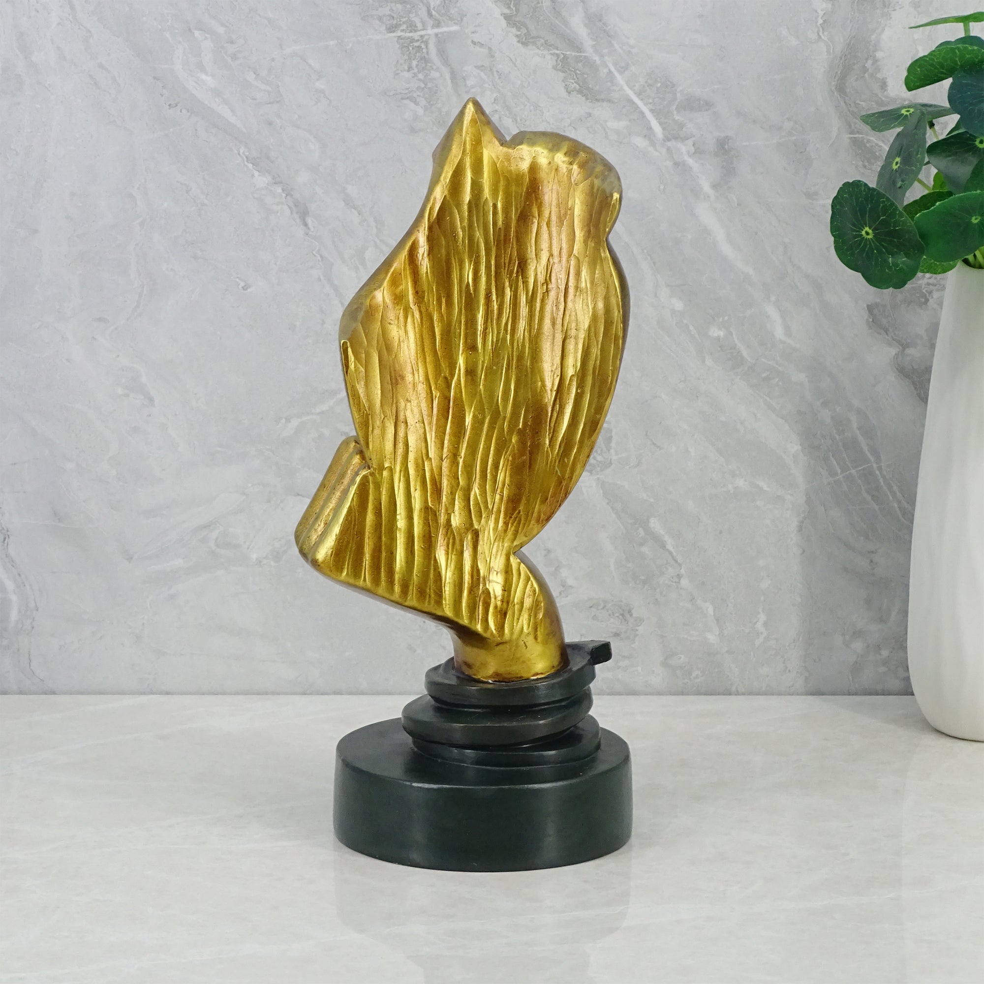 Willow Polyresin Lady Face Posing 30Cm in Black And Gold Colour