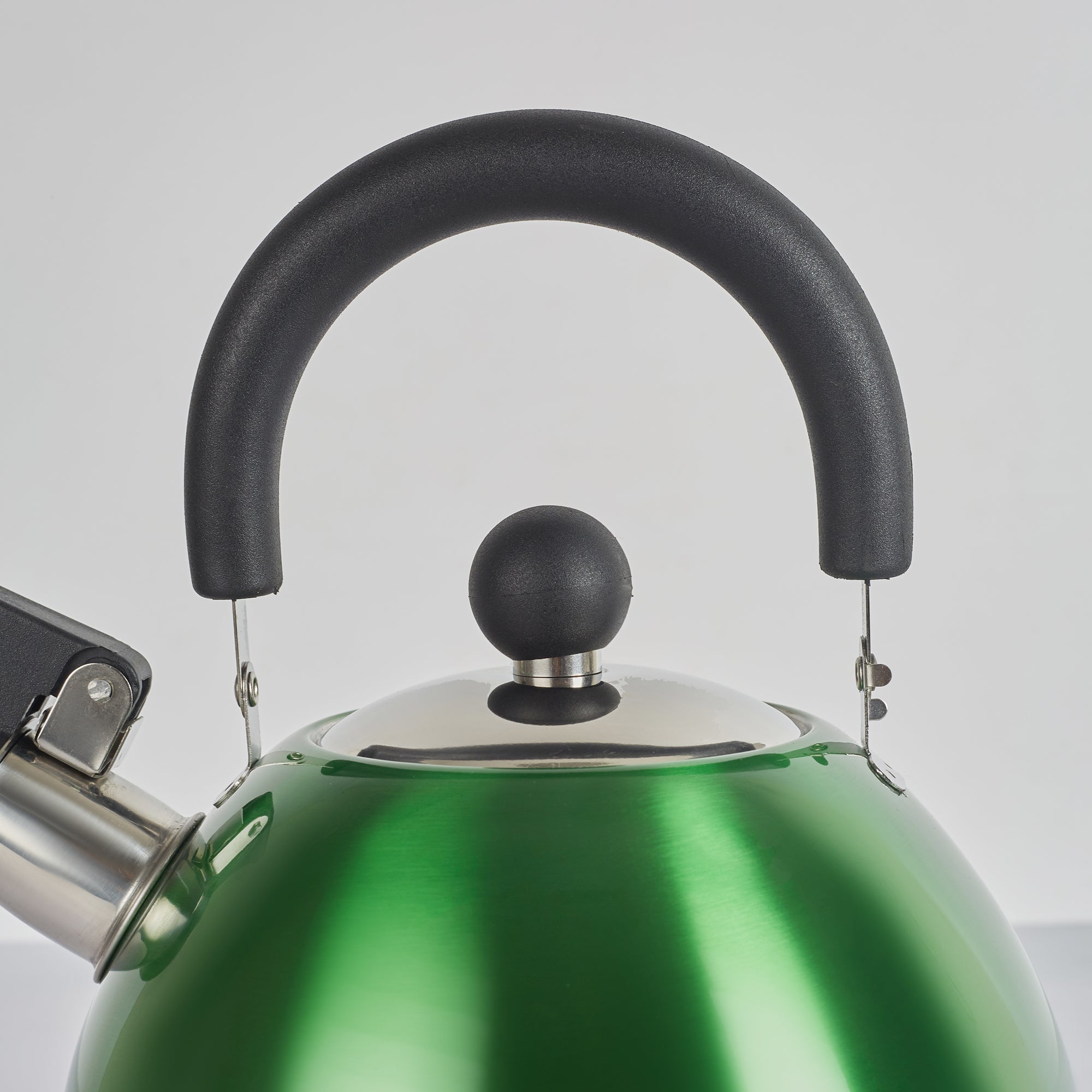 Brew Steel Whistling Kettle 2.5 Ltr in Green Colour