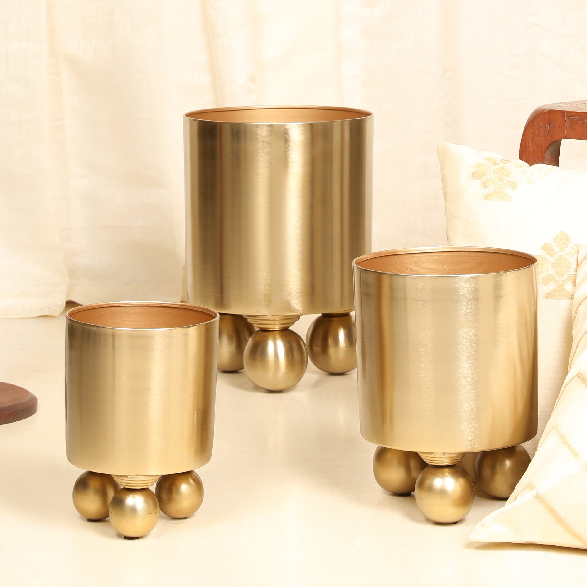 Cosmos Metal Planter 25 cm in Gold Colour