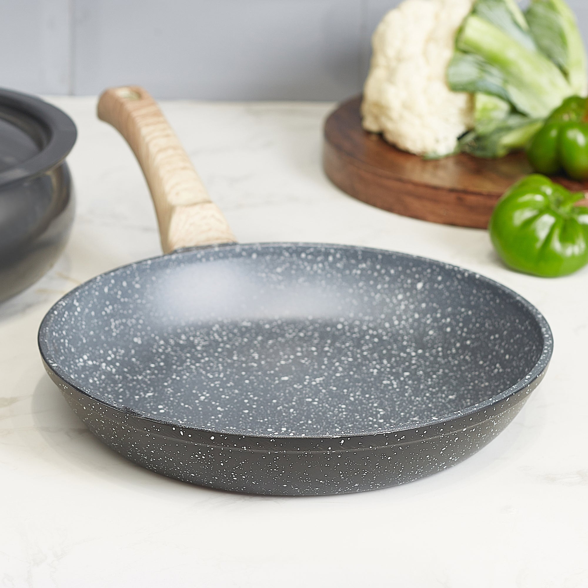MasterCook+ 100% Virgin Aluminium Die-Cast Taper Fry Pan 24 Cm in Black & Wood Colour