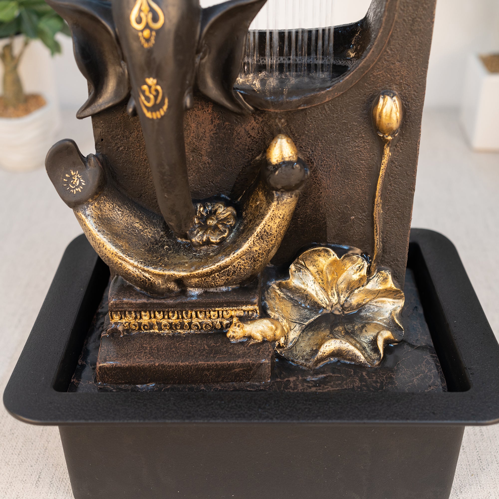 Impression Polyresin Modern Ganesha Water Fountain 30x40 Cm in Black & Gold Colour