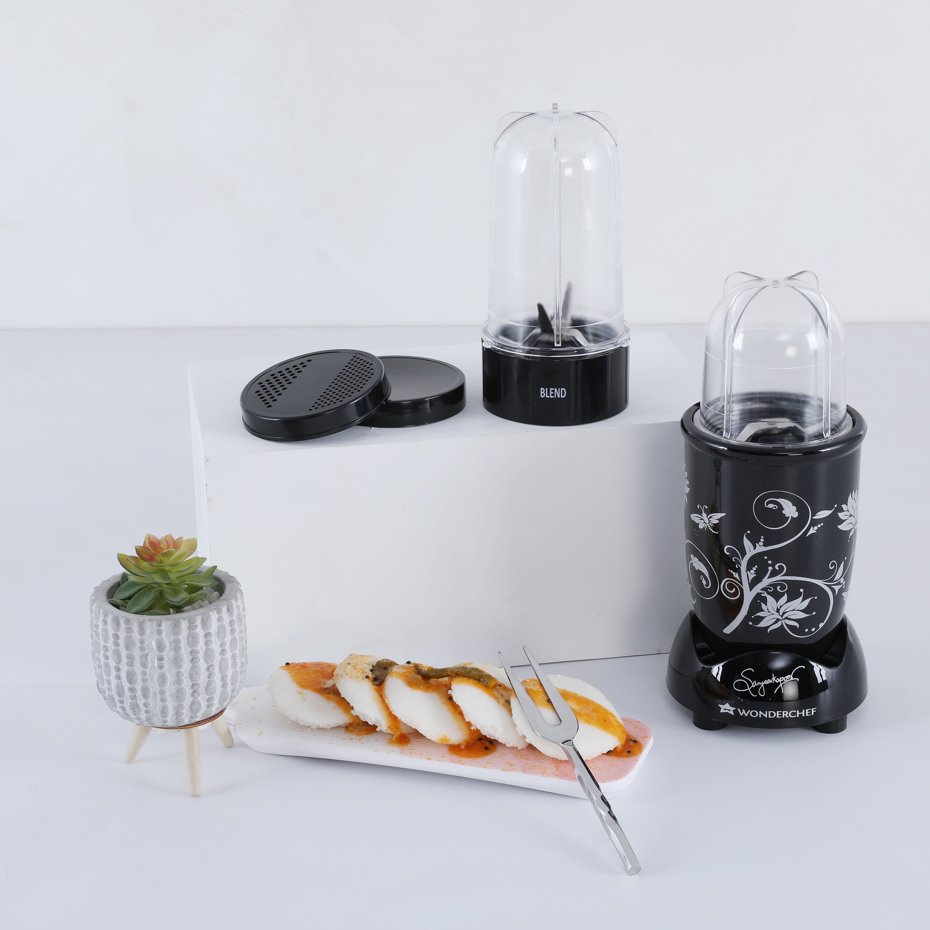 Nutri Blend With Stainless steel 22000 Rpm Mixer Grinder & Blender 400W in Black Colour