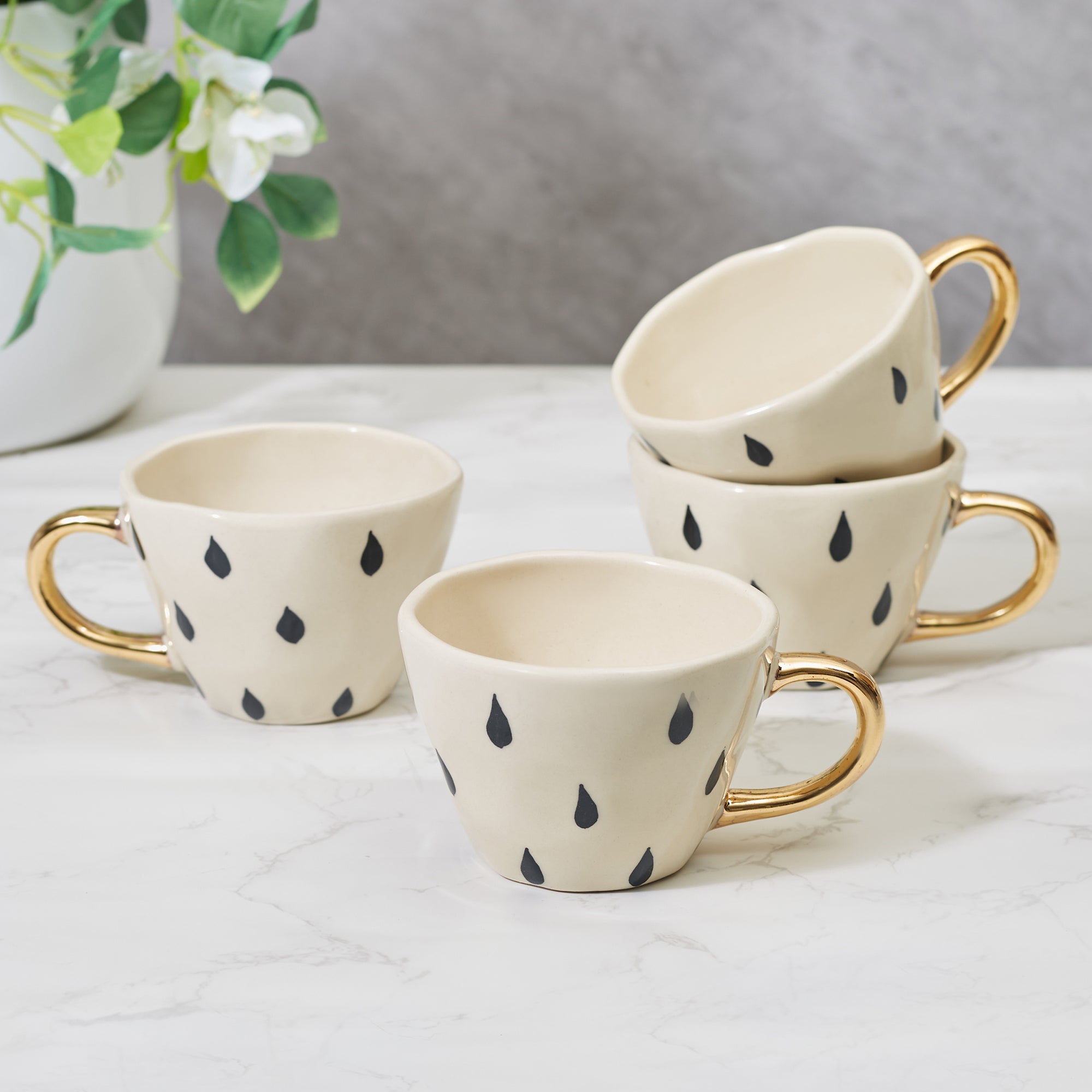 Fiesta Studio Pottery Droplet Tea Mug 250 ML Set of 4 with Real Gold Plating in Black & White Colour