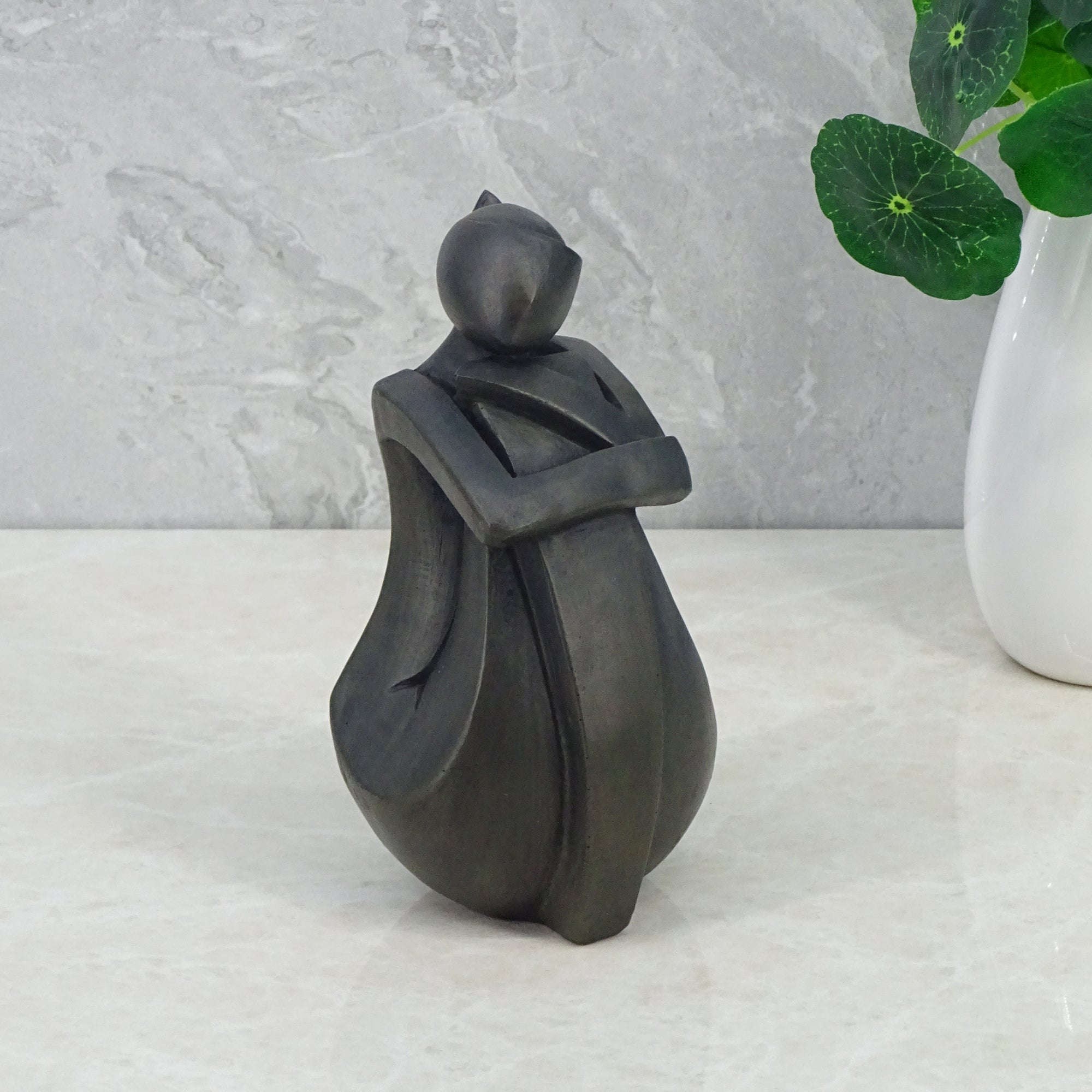 Noire Polyresin Woman Modesty Pose 15 Cm in Black Colour