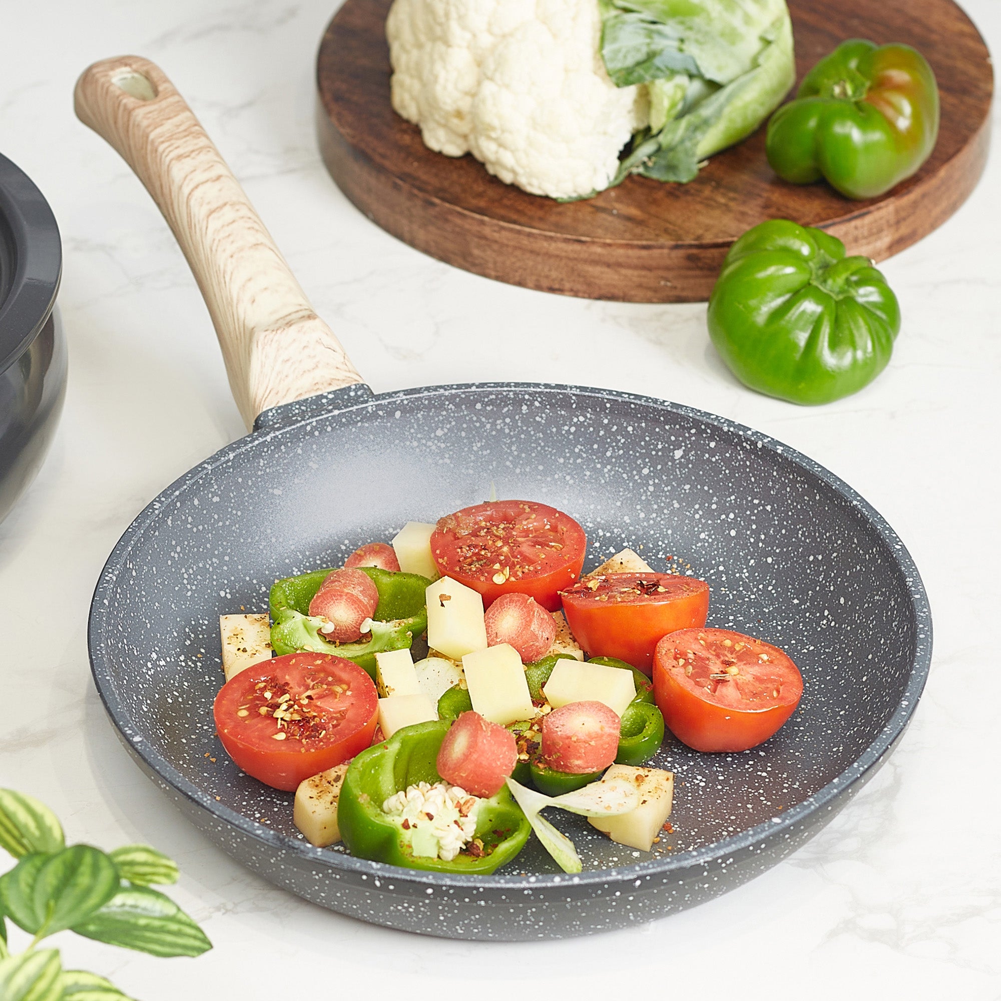 MasterCook+ 100% Virgin Aluminium Die-Cast Taper Fry Pan 24 Cm in Black & Wood Colour