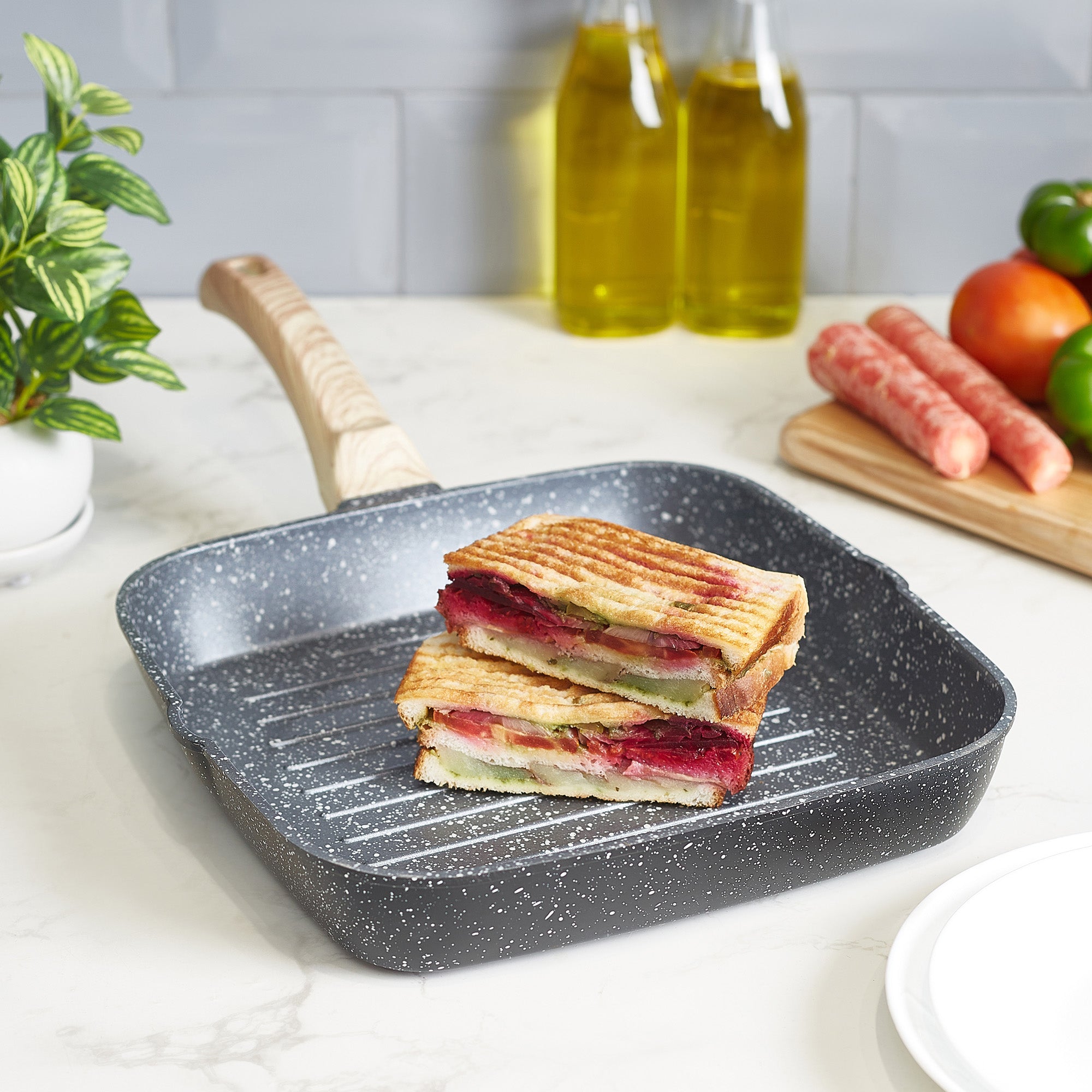 MasterCook+ 100% Virgin Aluminium Die-Cast Square Grill Pan 24 Cm in Black & Wood Colour