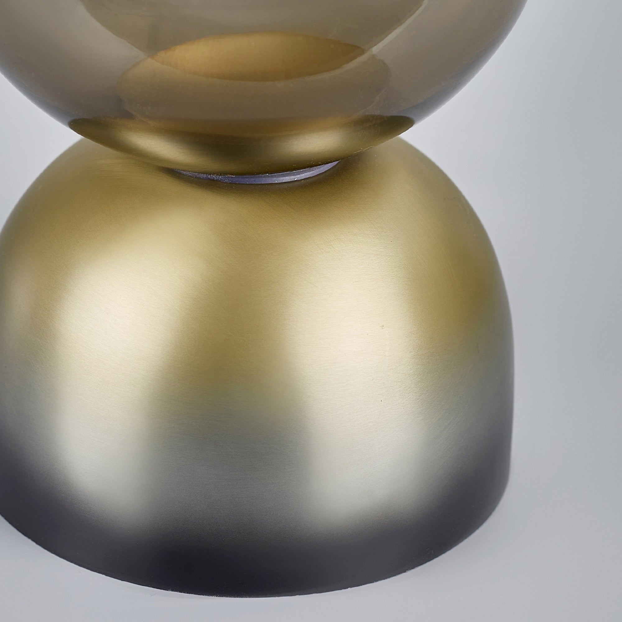 Zeus Iron and Glass Ombre Chimney Hurricane 17x35 Cm in Antique Gold & Black Colour