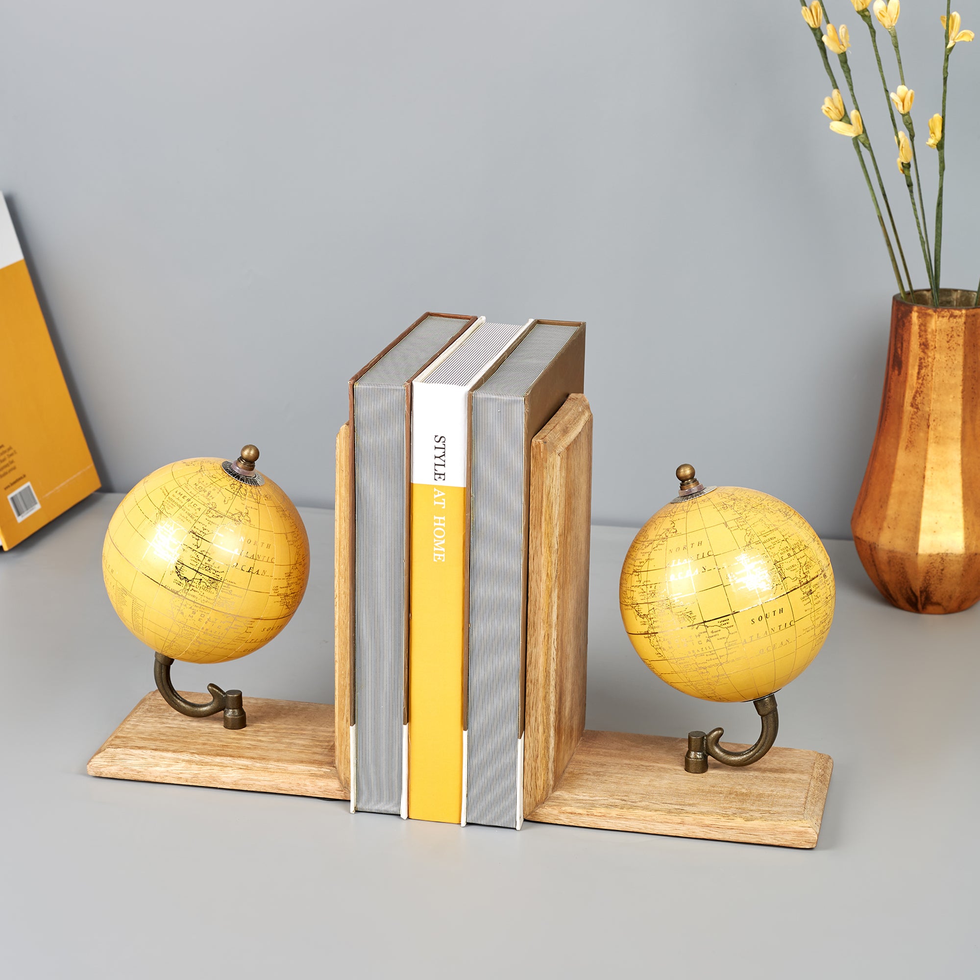 Venice Wood and Metal Set Of 2 Bookend Globe 17x11x26 Cm in Mustard Colour