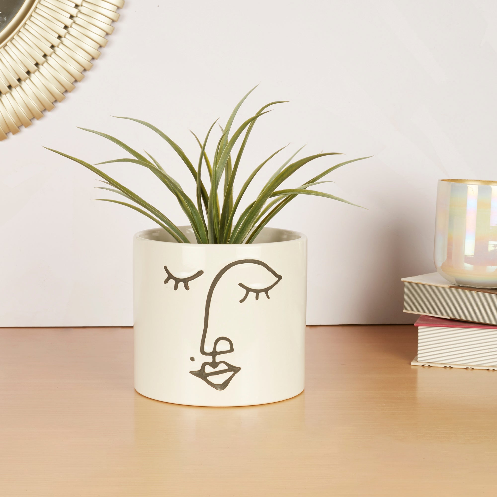 Alura Milan Face3 Ceramic Planter 14Cm in White Colour