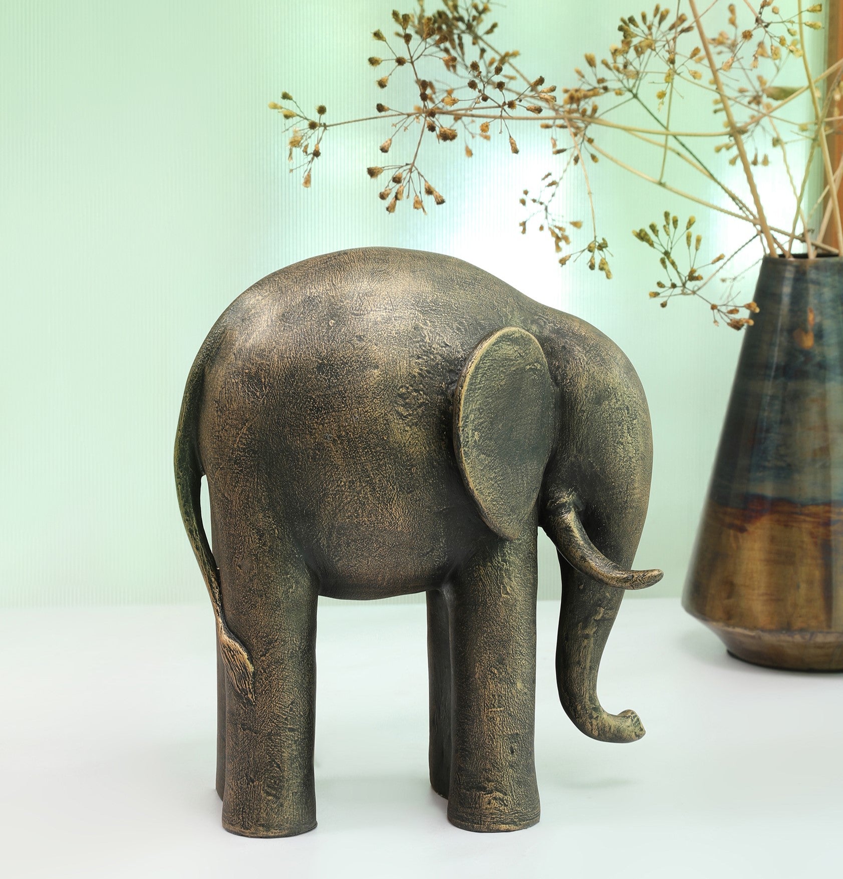 Stella Antique Finish Polyresin Elephant Table D&eacute;cor
