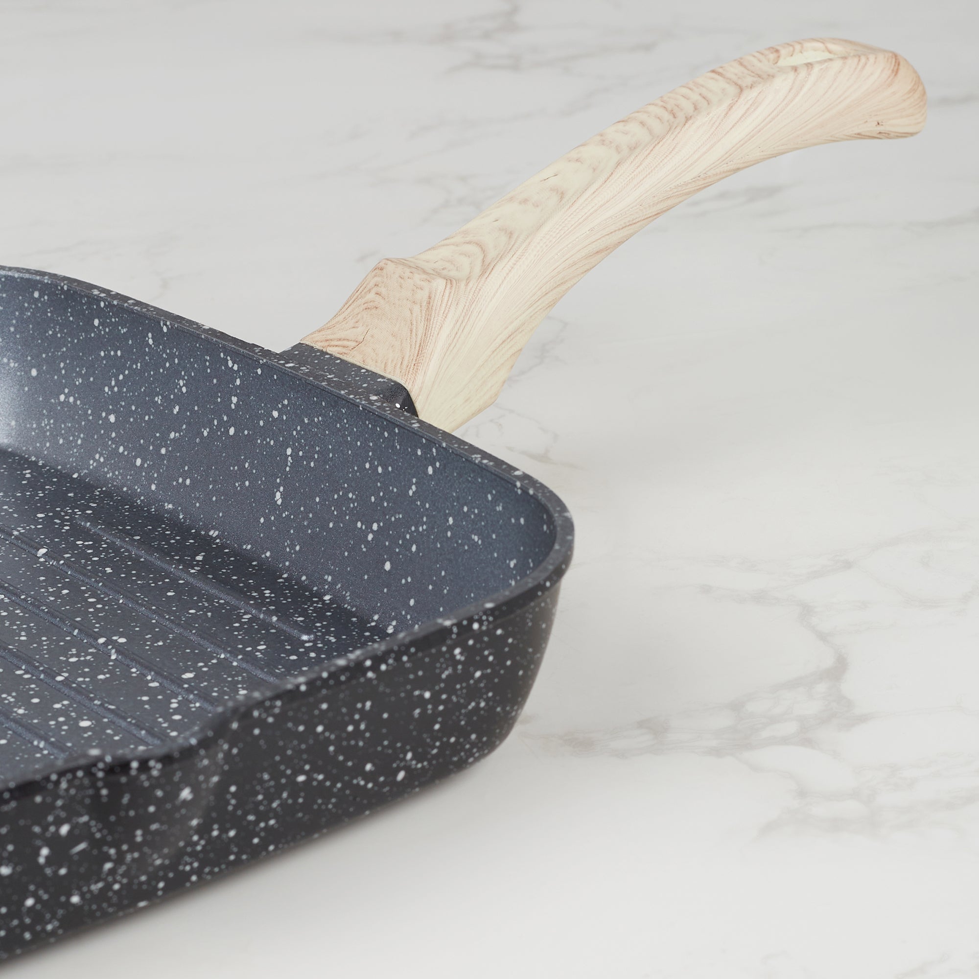 MasterCook+ 100% Virgin Aluminium Die-Cast Square Grill Pan 24 Cm in Black & Wood Colour