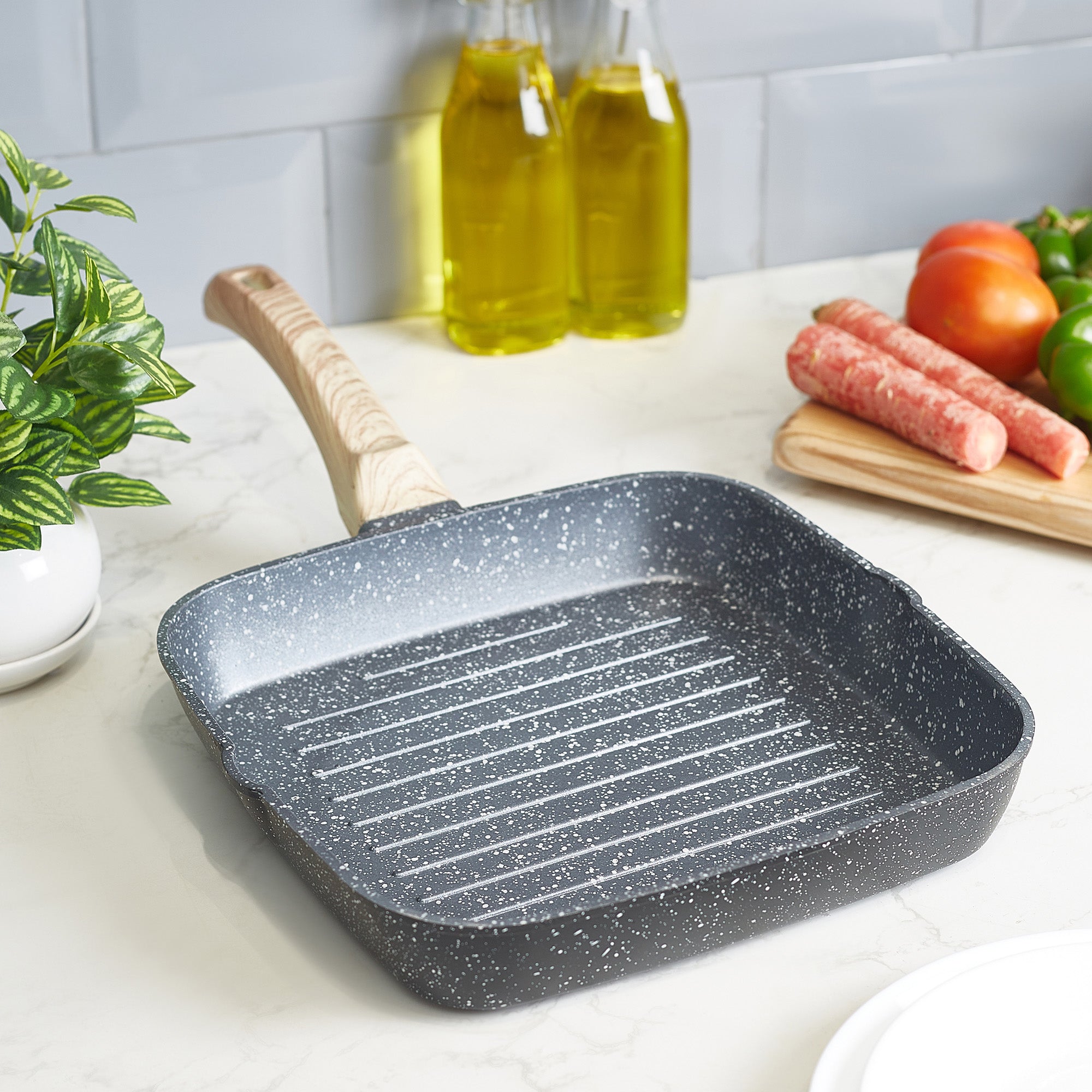 MasterCook+ 100% Virgin Aluminium Die-Cast Square Grill Pan 24 Cm in Black & Wood Colour