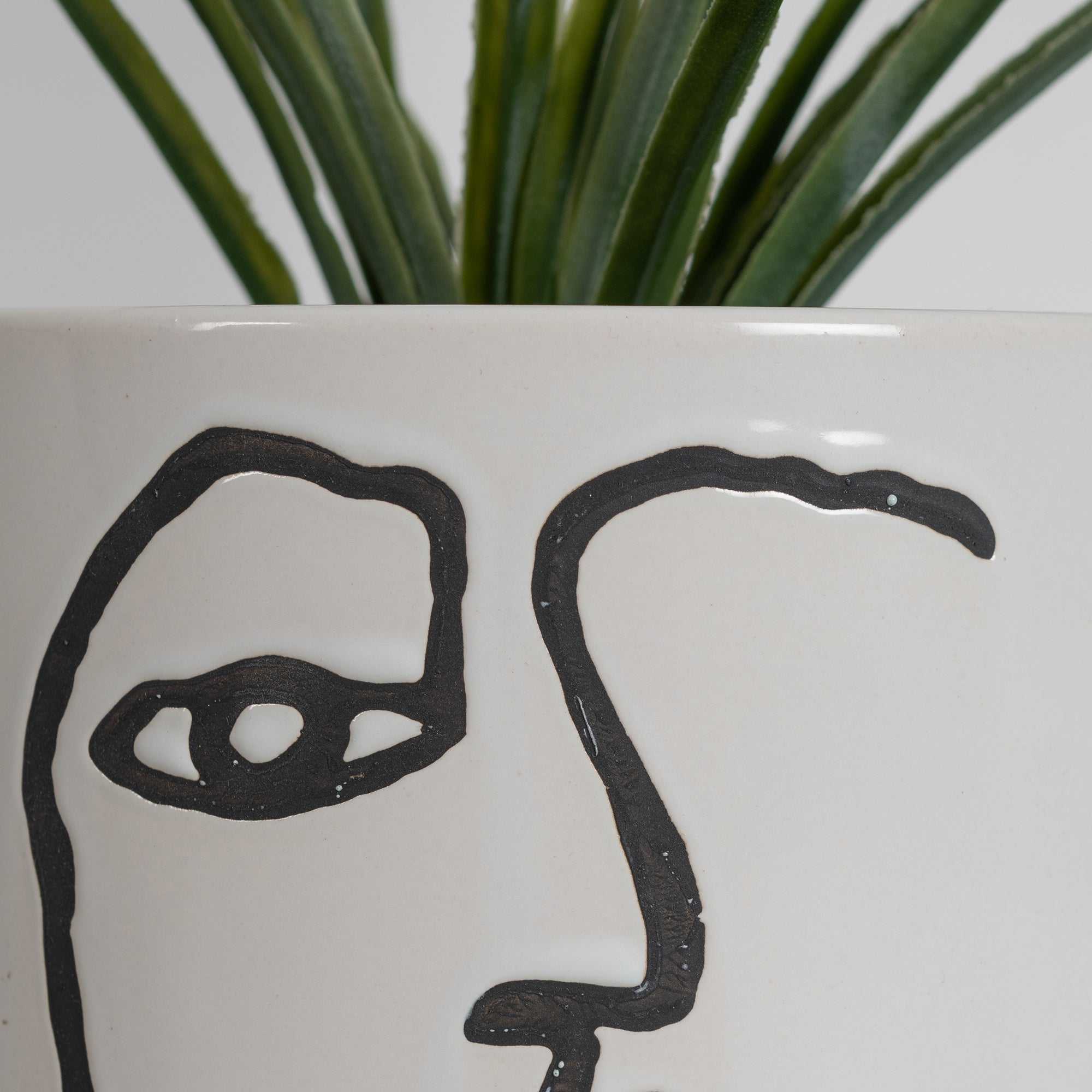 Alura Milan Face2 Ceramic Planter 14Cm in White Colour