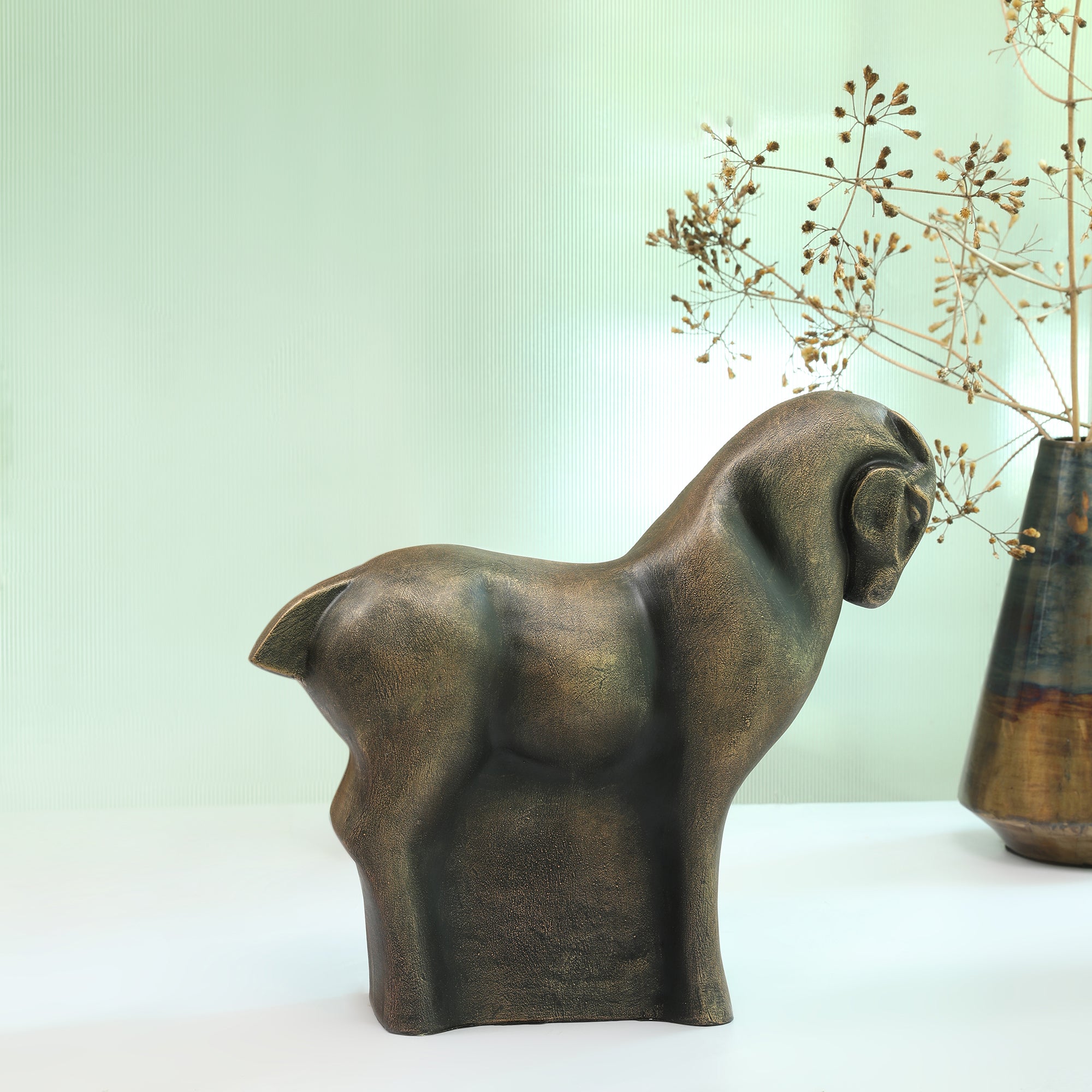 Stella Antique Finish Polyresin Contemporary Horse Table D&eacute;cor