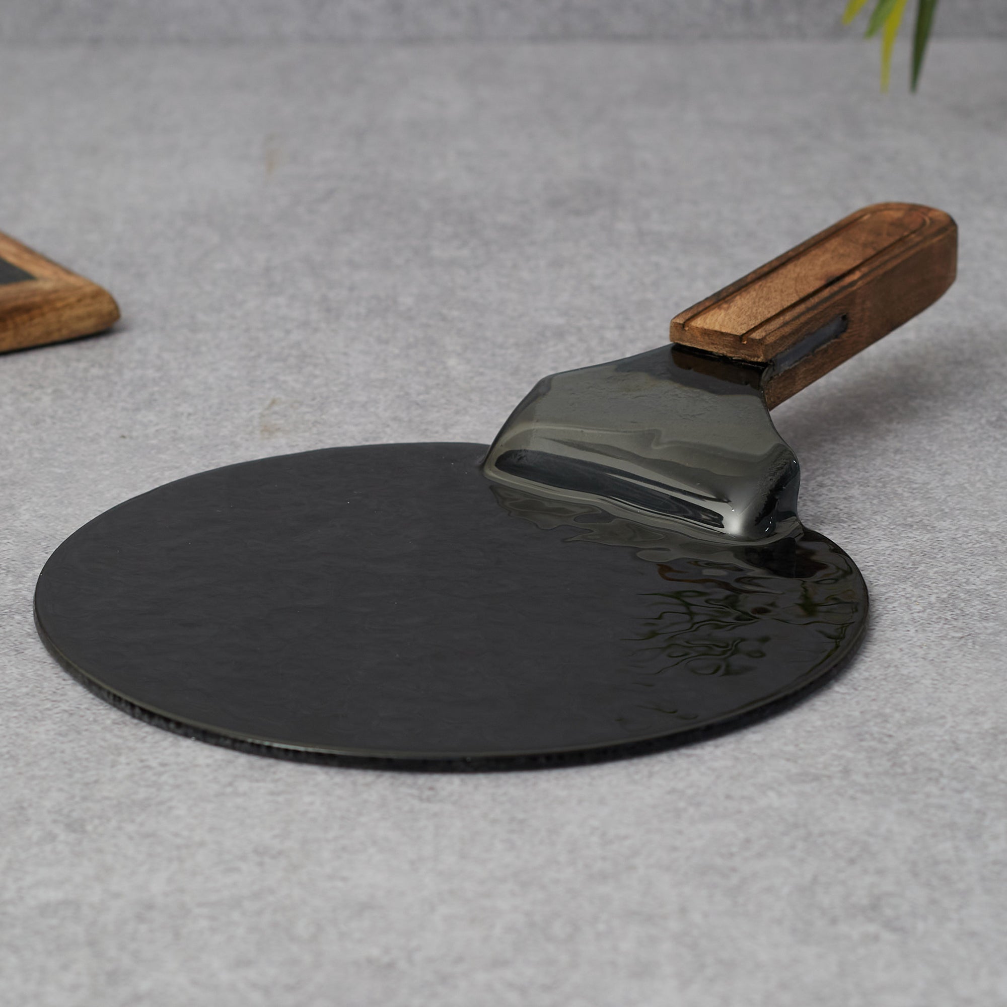 Ebony Glass & Wooden Shovel Pizza Platter in Black Texture Colour