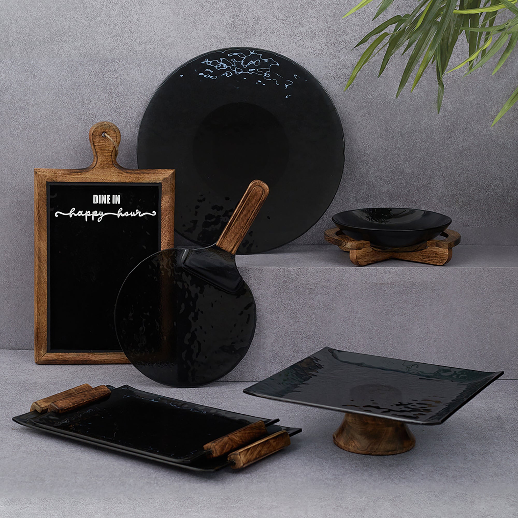 Ebony Glass & Wooden Shovel Pizza Platter in Black Texture Colour