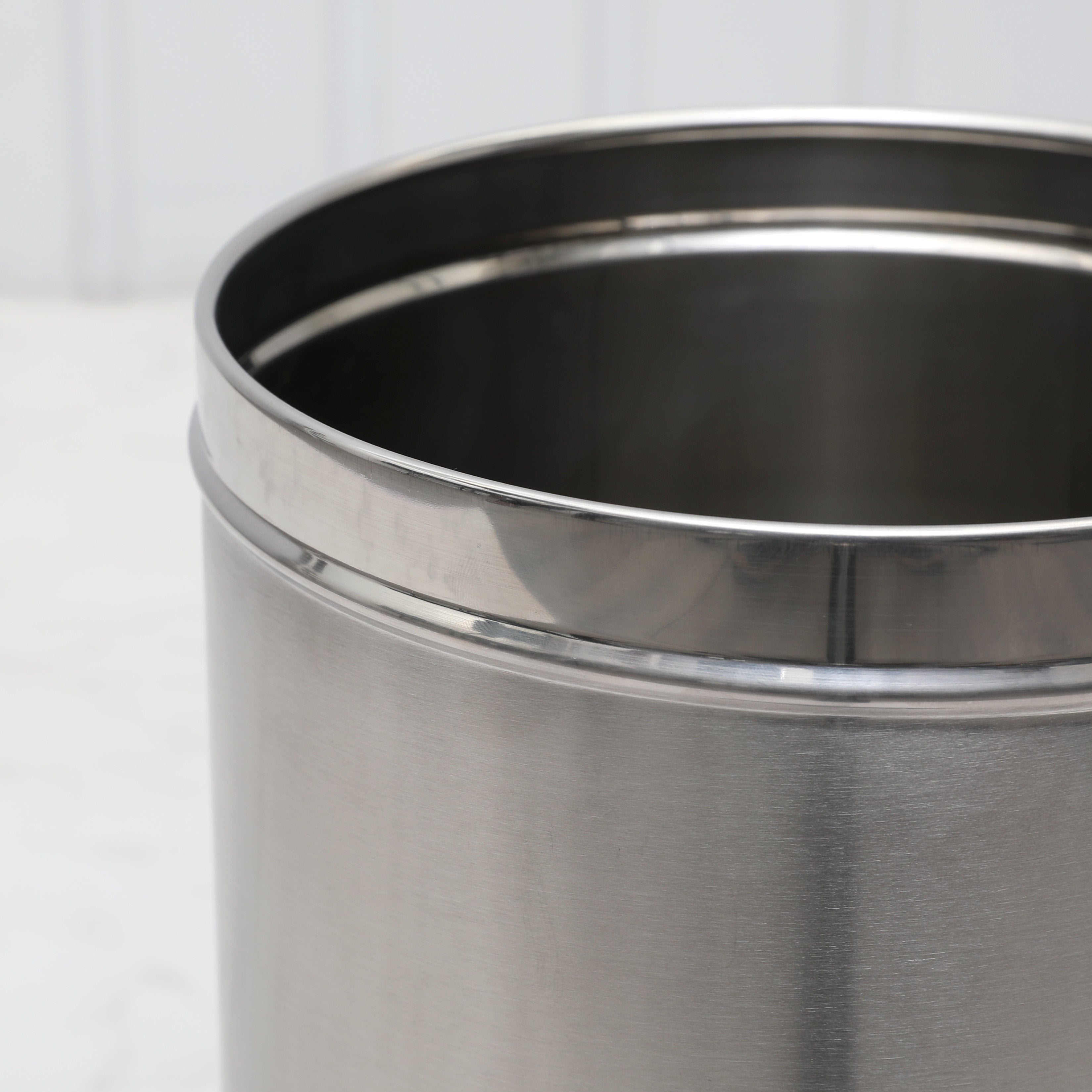 LE Notra Plain Dustbin Medium 7Ltr 8X12