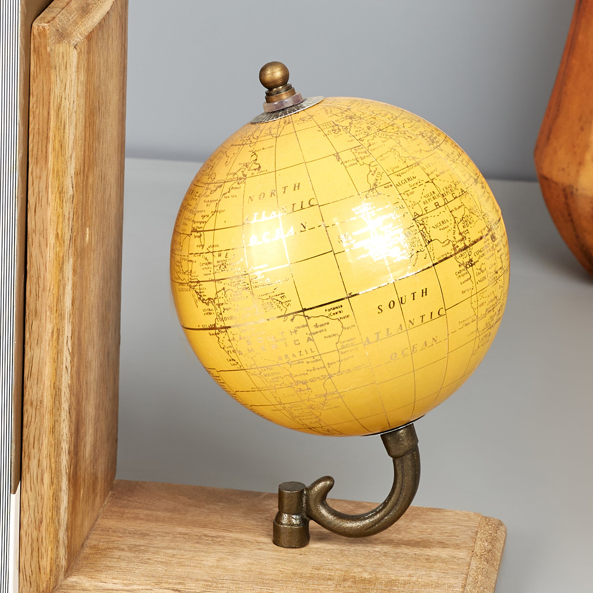 Venice Wood and Metal Set Of 2 Bookend Globe 17x11x26 Cm in Mustard Colour