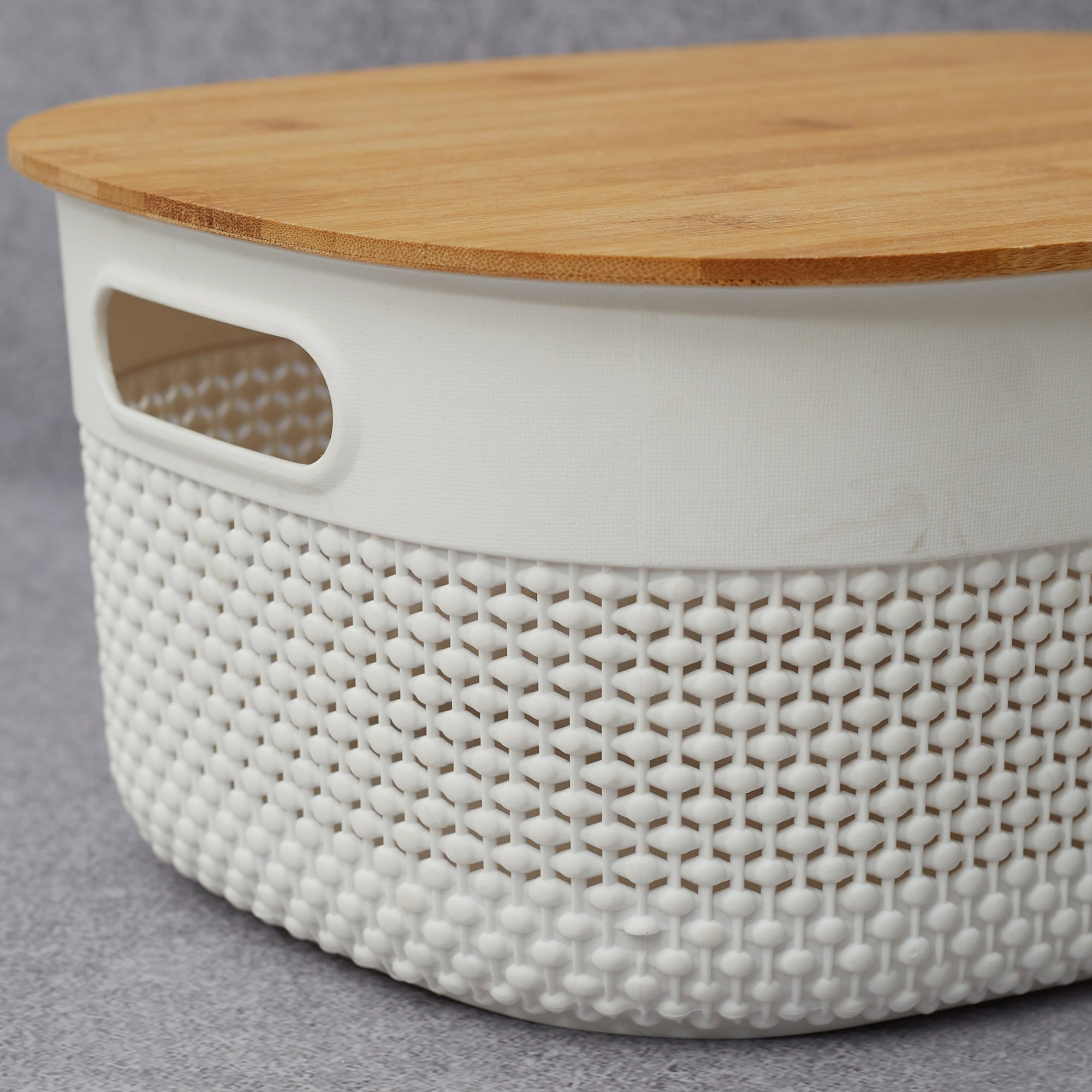 Stereo Plastic Oval Basket With Bamboo Lid 11.5 Ltr in White Colour