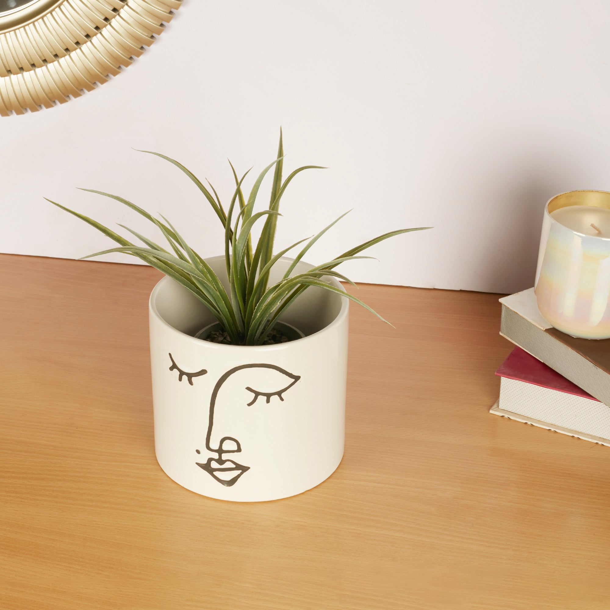 Alura Milan Face3 Ceramic Planter 14Cm in White Colour
