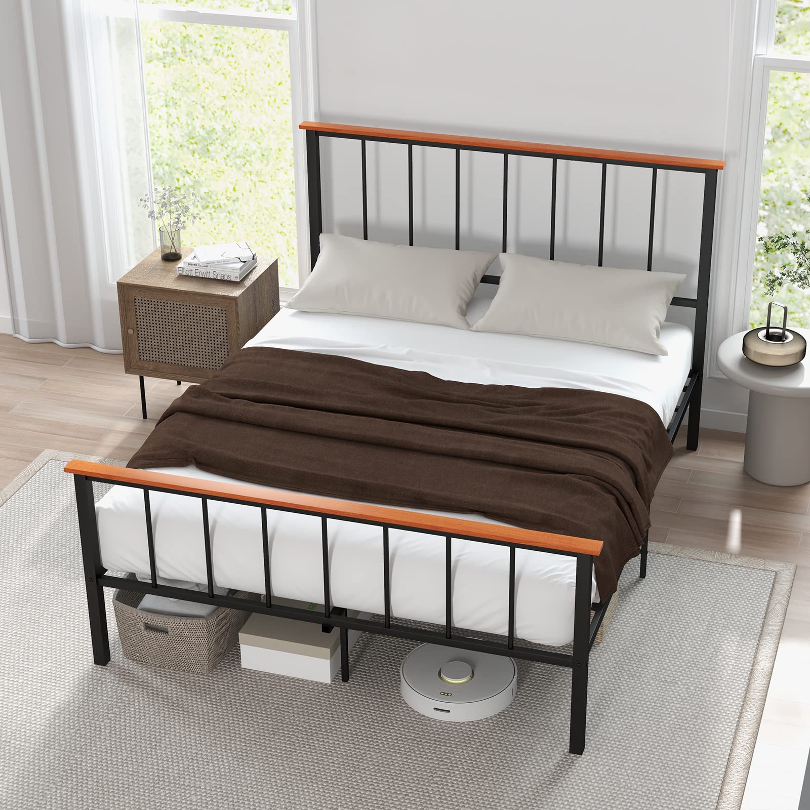 Full/Queen Size Metal Bed Frame with Spindle Headboard & Footboard